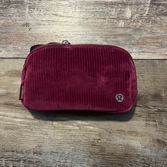 NEW LULULEMON EVERYWHERE BELT BAG CORDUROY - Picture 8 of 9